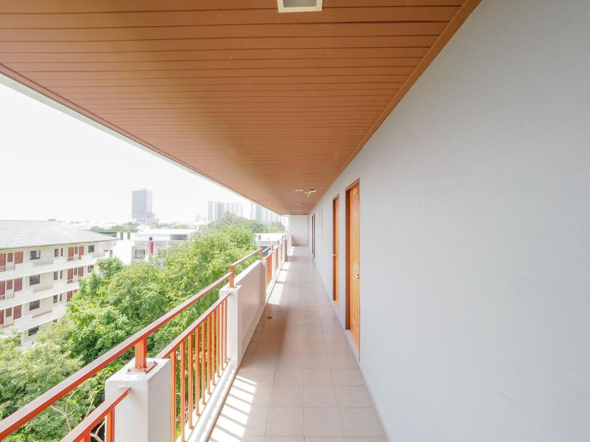 Oyo 75367 Ud Pattaya Hotel バーンラムン エクステリア 写真