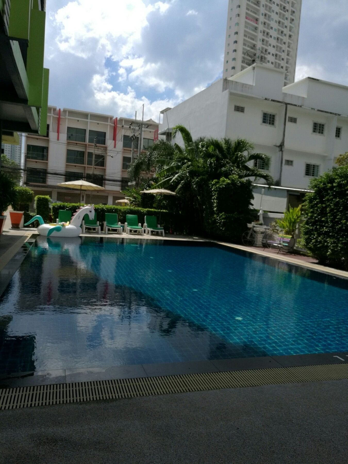 Oyo 75367 Ud Pattaya Hotel バーンラムン エクステリア 写真