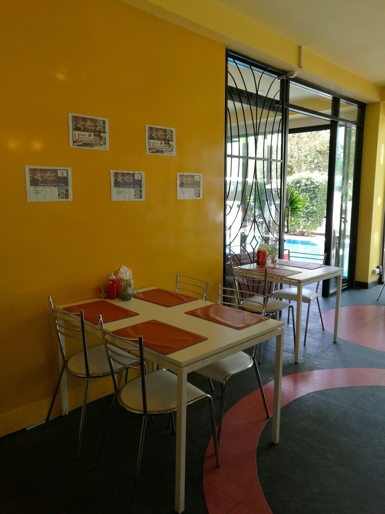 Oyo 75367 Ud Pattaya Hotel バーンラムン エクステリア 写真