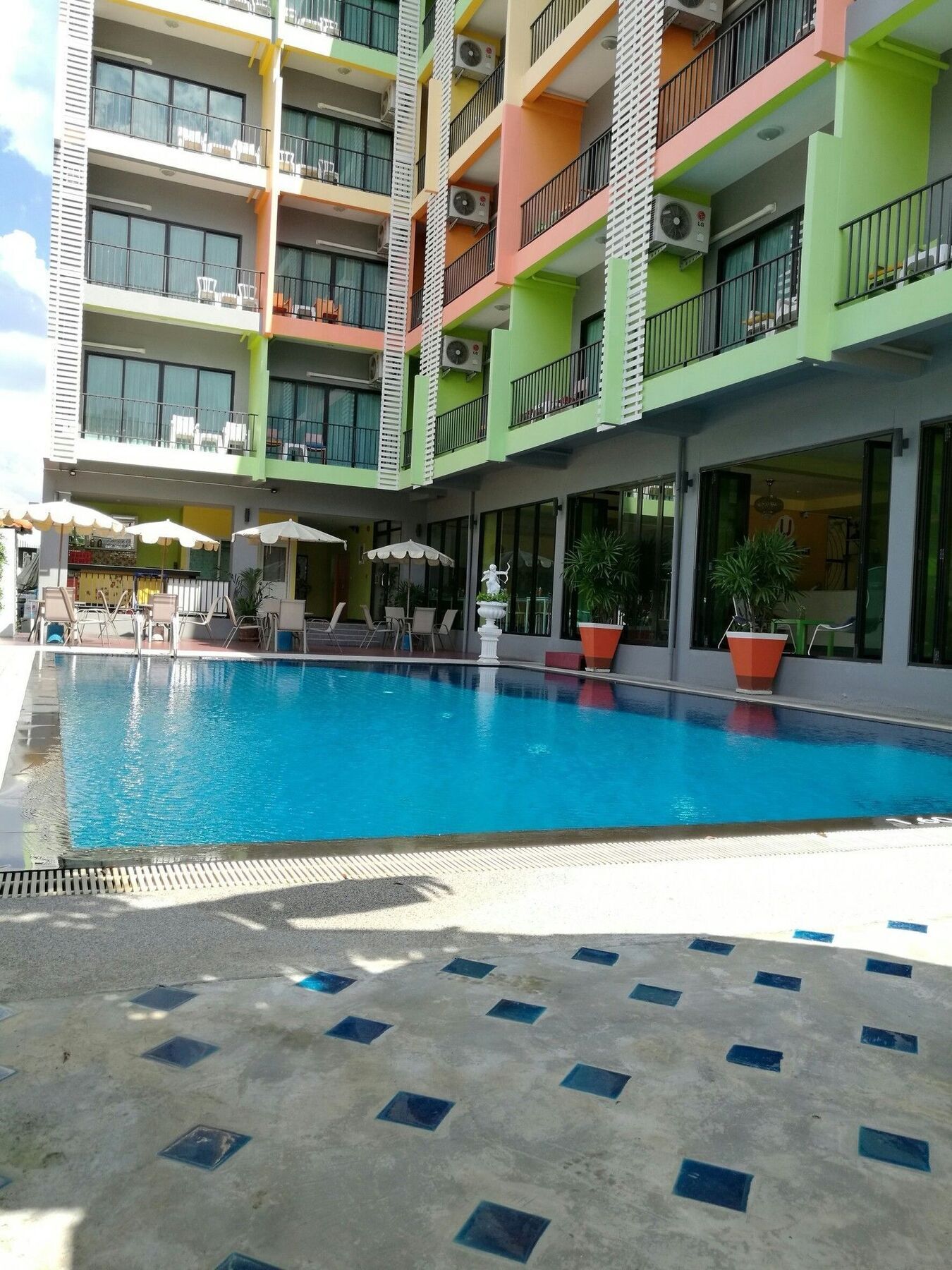 Oyo 75367 Ud Pattaya Hotel バーンラムン エクステリア 写真