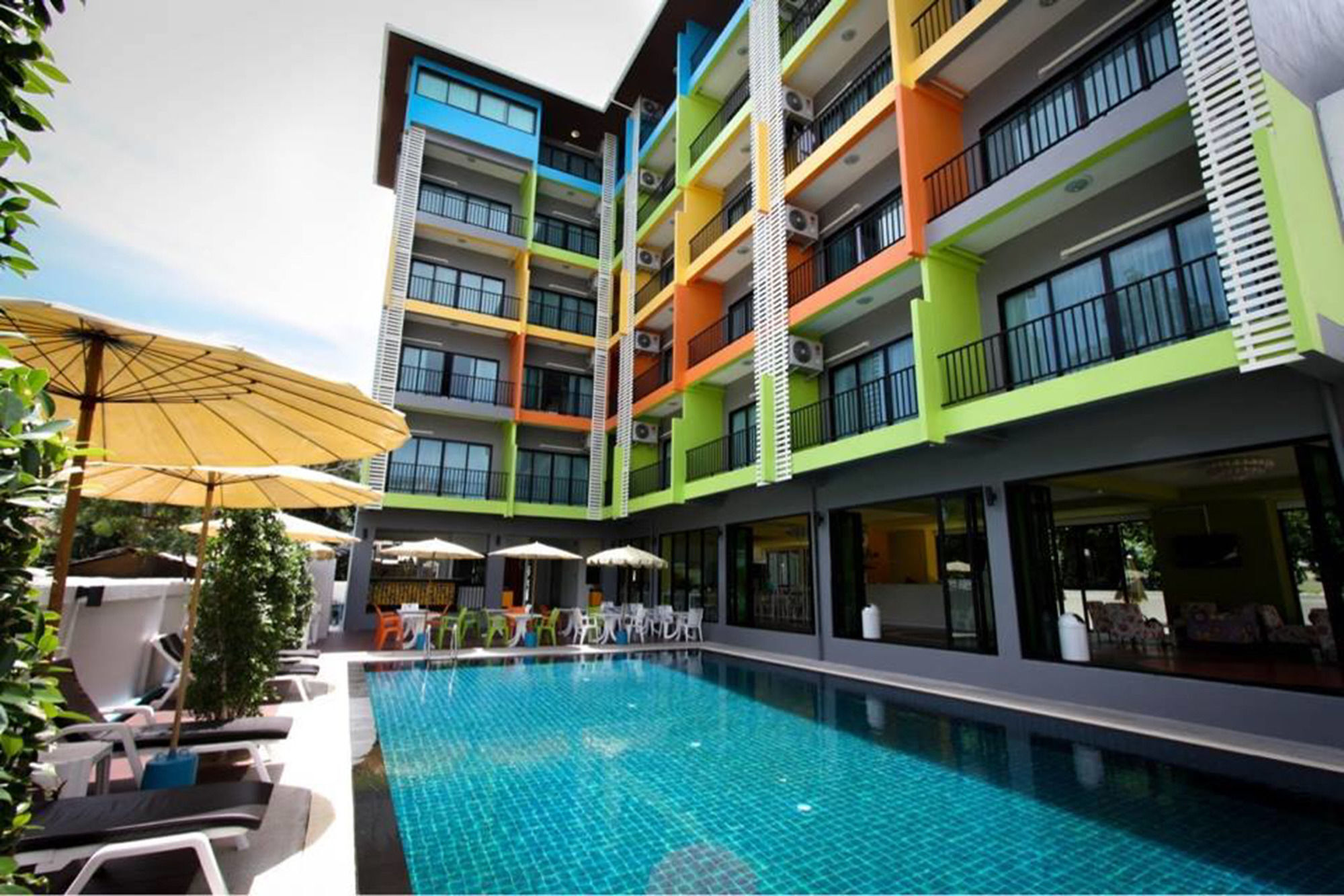 Oyo 75367 Ud Pattaya Hotel バーンラムン エクステリア 写真