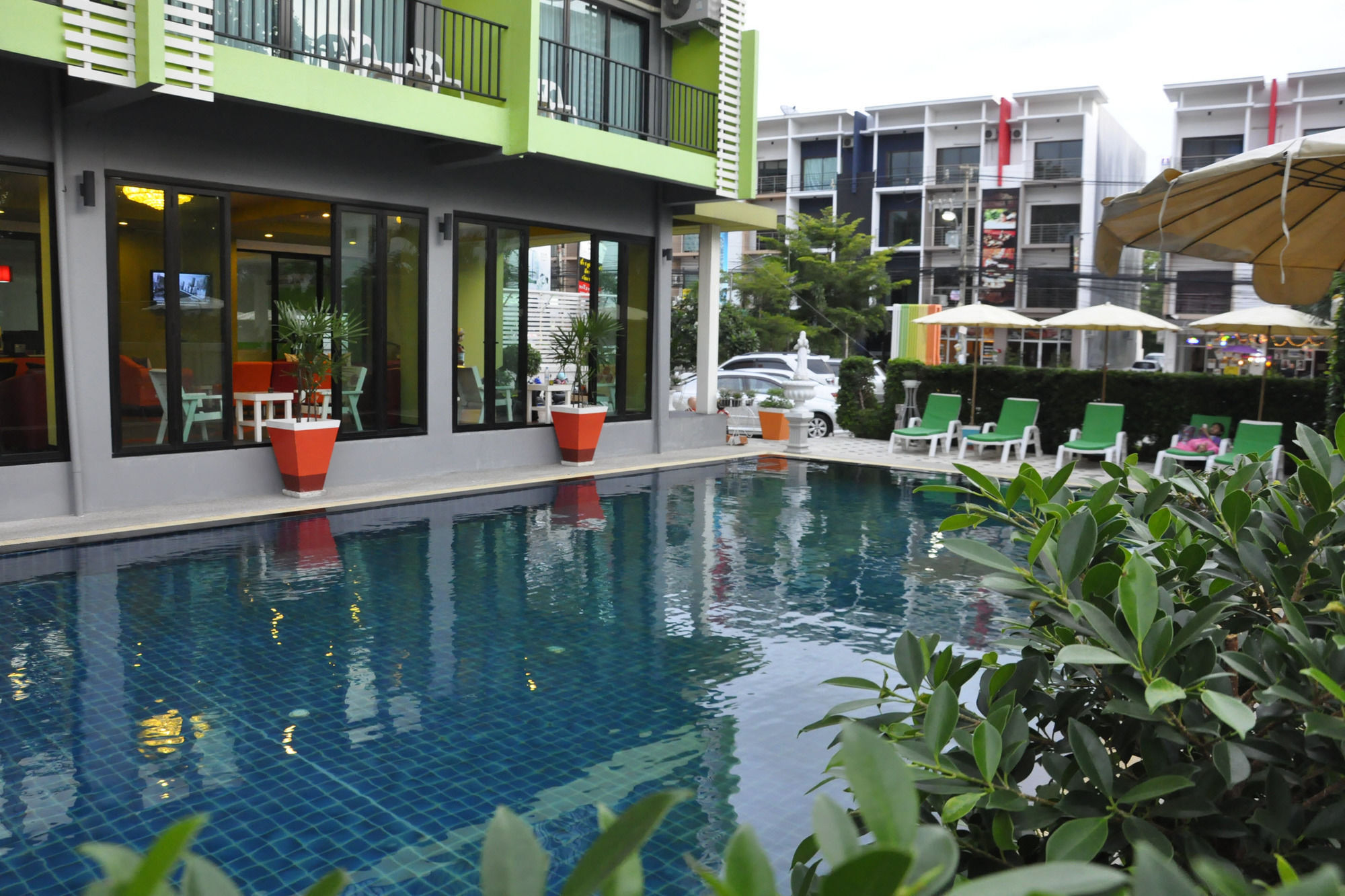 Oyo 75367 Ud Pattaya Hotel バーンラムン エクステリア 写真